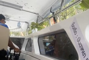 Катер с туристами влетел в мангровый лес в Таиланде