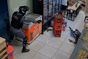 Мгновенная карма для вора сработала так быстро, что вряд ли он ещё когда-нибудь решится на грабёж