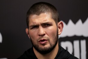 Хабиба Нурмагомедова сняли с рейса в США из-за спора с бортпроводницей