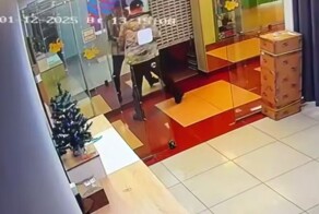 Перепутал вход с отражением в зеркале
