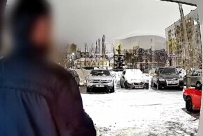 Мужчина завёл «демонов» в подъезд