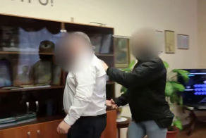 Ректор российского университета фиктивно зачислял иностранцев в вуз и поплатился