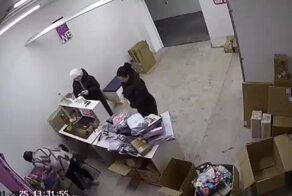 Девушка заказала более 100 товаров, но взяла в итоге только 10