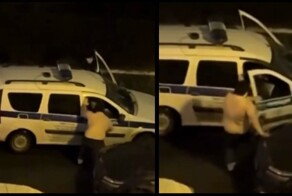 Полицейский не успел открыть дверь патрульного авто как мужчина закрыл её ногой