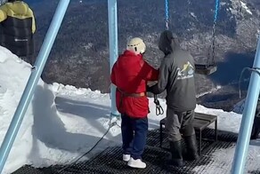 «Ну зато воспоминание какое будет!»: 83-летняя пенсионерка забралась на самую высокую точку на Розе Хутор