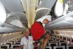 Стюардессы куражатся (37 фото)