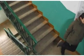 Наркоман в подъезде дома в Уссурийске