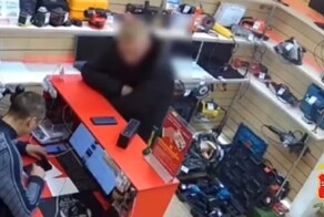 В Крыму мужчина стащил в комиссионке болгарку