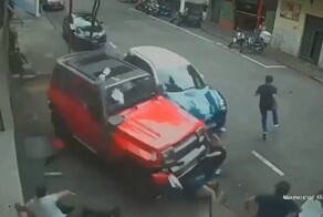 Перепутал педали?