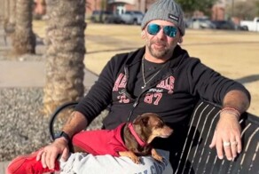 Мужчина спустя восемь лет воссоединился с питомцем