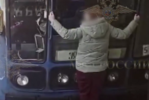В столичном метро зацеперша прокатилась на хвосте поезда и поплатилась