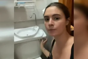 Мойка в бачке унитаза: как выглядит самая маленькая ванная в Нью-Йорке