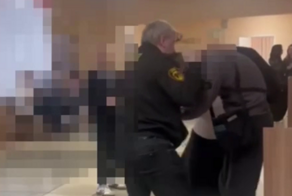 Охранник надавал тумаков школьнику и попал под проверку