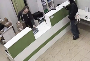 Мошенница забрала в пункте выдачи Петербурга чужой ноутбук за 250 тысяч рублей
