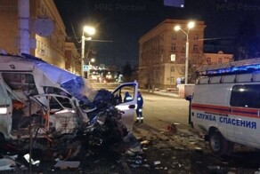 Водитель БМВ Х7 влетел в скорую помощь и убил врачей