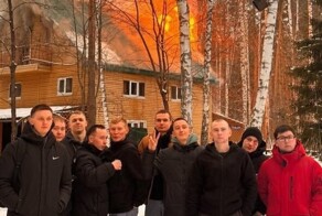 «Давайте помянем этот домик!»: в Удмуртии зумеры как следует отметили день рождения и спалили жилище