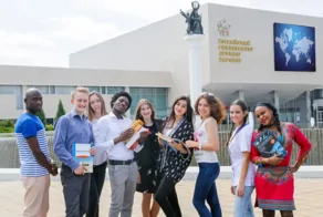 "Шортики и мини запрещены!": учащихся РУДН призвали одеваться скромнее из-за сокурсников-иностранцев