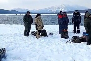 "Улов дороже": часть рыбаков отказалась эвакуироваться с дрейфующей в Охотском море льдины
