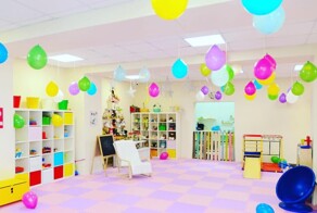 "Либо трусы надень, либо с детьми не работай!": владелицу клуба уличили в съемках в контенте для взрослых