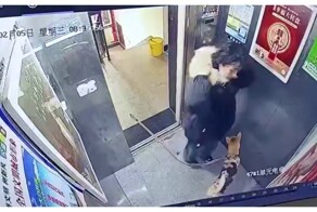 Пёс чуть не пострадал из-за рассеянности хозяйки