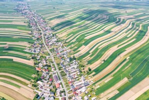 Отдаленное село, где все 6000 жителей по странной причине живут на одной улице