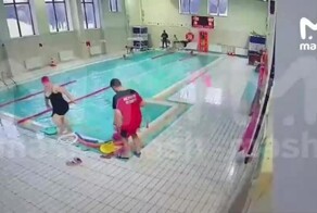 Тренер не заметил тонущего в бассейне ребёнка