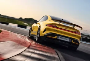 Китайский электромобиль Xiaomi SU7 Ultra побил рекорд Porsche Taycan