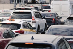 Российские водители признались, чем они занимаются в пробках