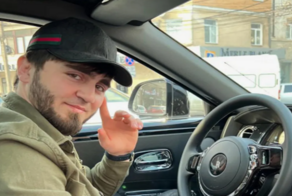 С автоблогера Гаджиева, сбившего женщину с ребёнком, сняли часть обвинений