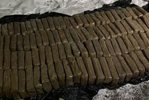 Дальнобойщик без документов на машину попытался провезти в Россию более 140 кг гашиша
