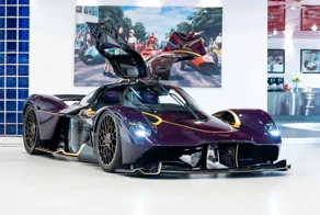 Купе Aston Martin Valkyrie с собственным именем и золотой отделкой выставили на продажу