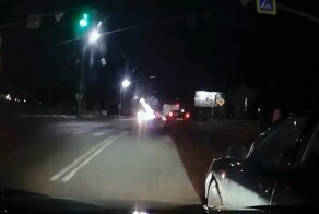 «Кто сзади тот и смотрит!»