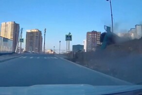УАЗ вылетел с дороги и несколько раз перевернулся во Владивостоке