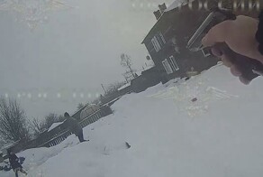 В Вологодской области пьяный мужчина набросился с ножом на полицейского и получил пулю в ногу