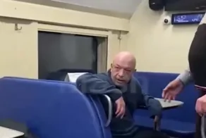 "На кого ты полез?": актёр Кассинский с женой стали участниками конфликта в поезде
