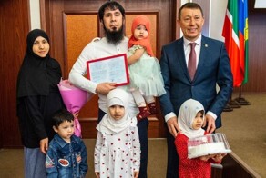 Жители Нижнекамска возмутились вручению сертификатов на жильё семье приезжих