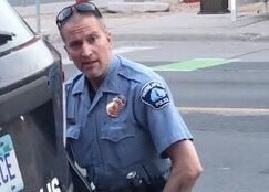 В США предложили помиловать полицейского, которого обвинили в убийстве Джорджа Флойда
