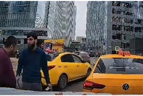 Драка таксистов на дороге в Москве