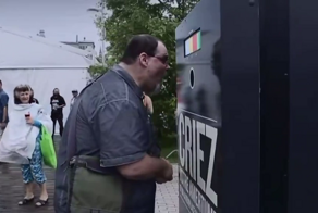 В Канаде установили автомат, который раздаёт пиво за крик