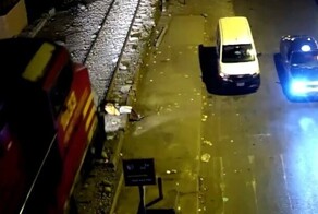 Мужчина попал под поезд и остался жив