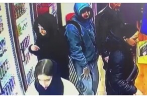 Женщина специально разбила бутылку с алкогольным напитком и ушла