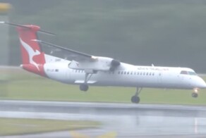 Пилот успешно посадил самолет во время шторма