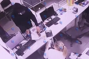 В Ленобласти восьмиклассник с ножом ограбил магазин и офис микрозаймов