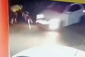 Мужчина спас дочь, выбежавшую на дорогу