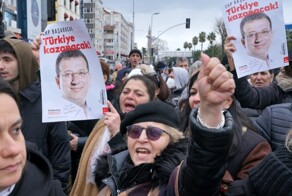 "Кто не скачет, тот Тайип!": в Турции после задержания мэра Стамбула начались массовые протесты