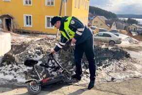 Подарила мама электросамокат...