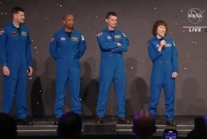 В NASA отказались от высадки на Луну первых женщины и афроамериканца