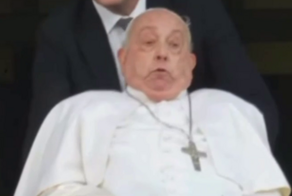 Папа Римский впервые появился на публике после болезни