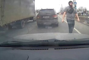 "Хотел напугать ежа голой попой"