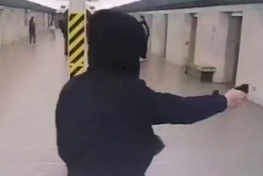 Пассажир выстрелил в вагон из ракетницы